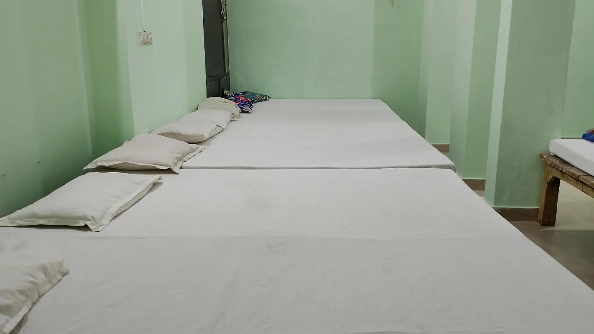Roshni Paying Guest House Varanasi